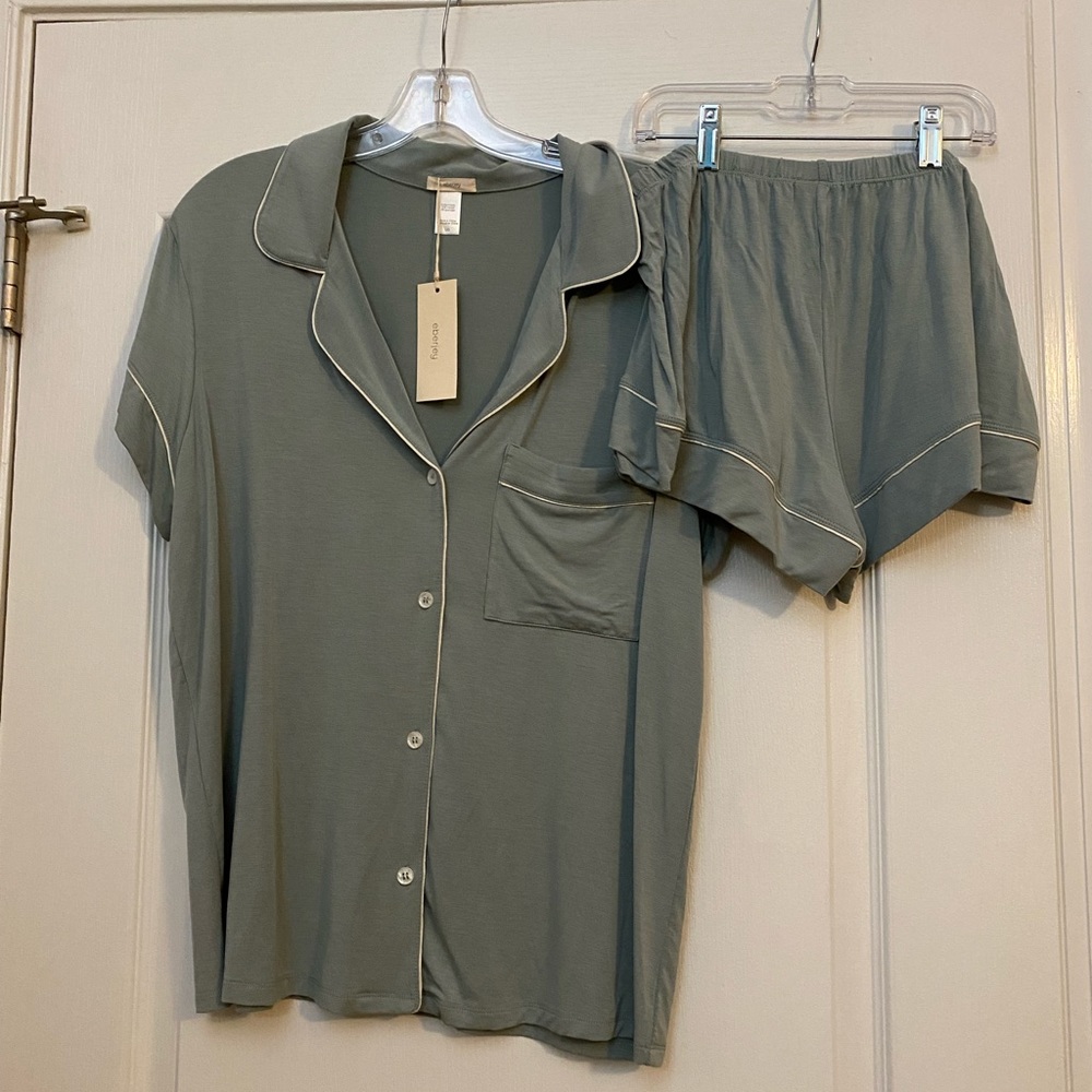 Everjey slate blue pajamas.  95% modal, 5% spandex.  Feels like silk.